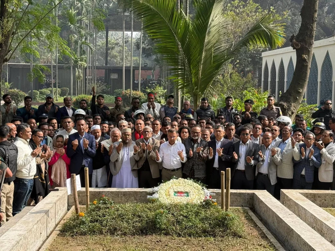 তৃতীয় দিনে ওসমান হাদির কবর জিয়ারত করলেন তারেক রহমান